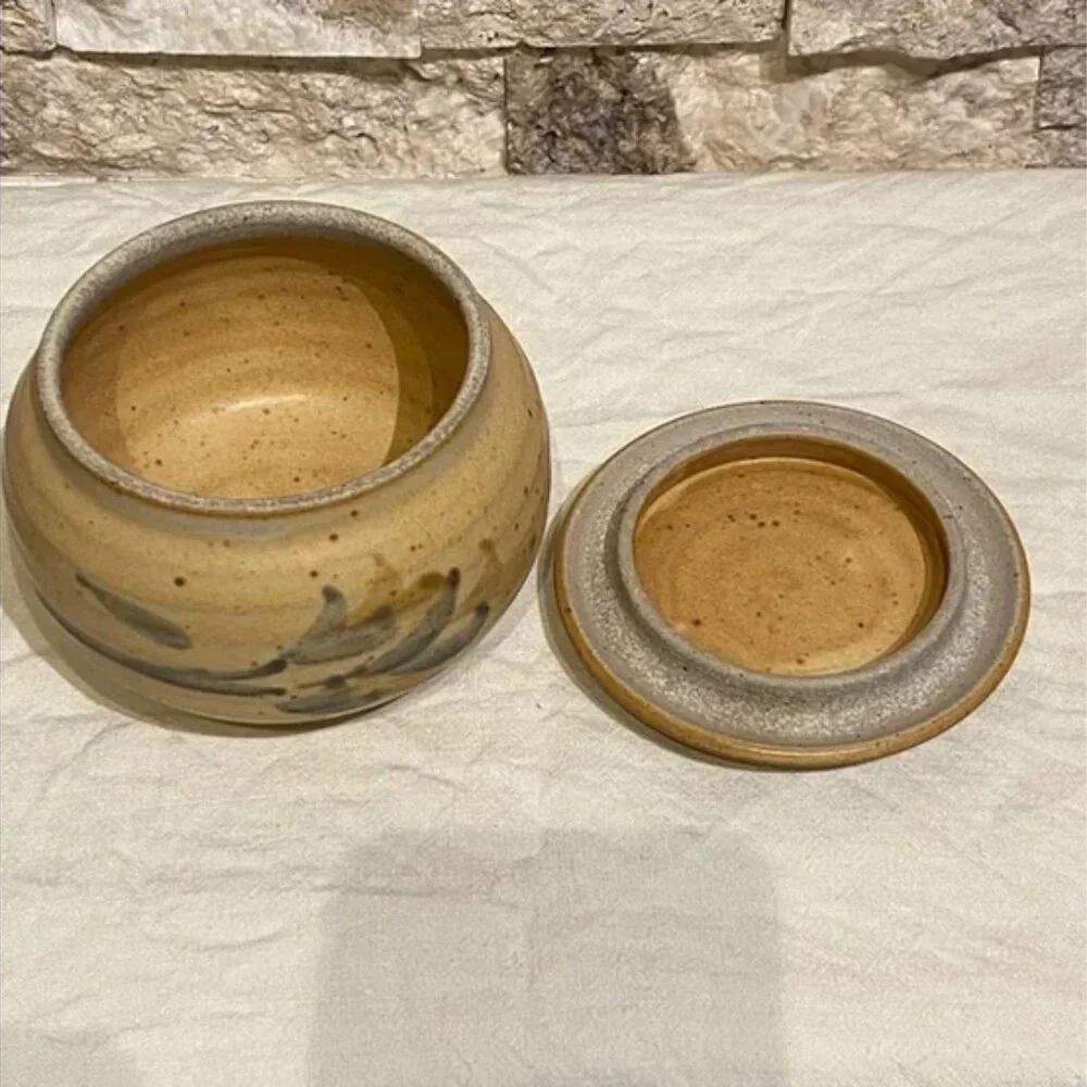 SOLD 🇨🇦Hand-Thrown Stoneware Lidded Jar Brushstrokes - Picture 8 of 12